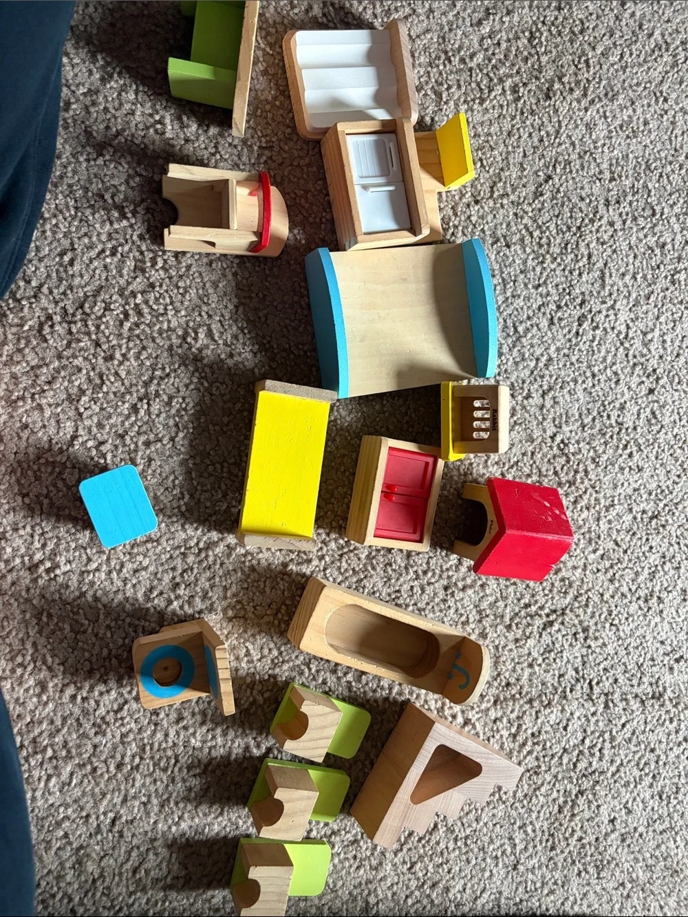 Lot of 16 Wooden Toy Furniture Set for Kids - Multicolor